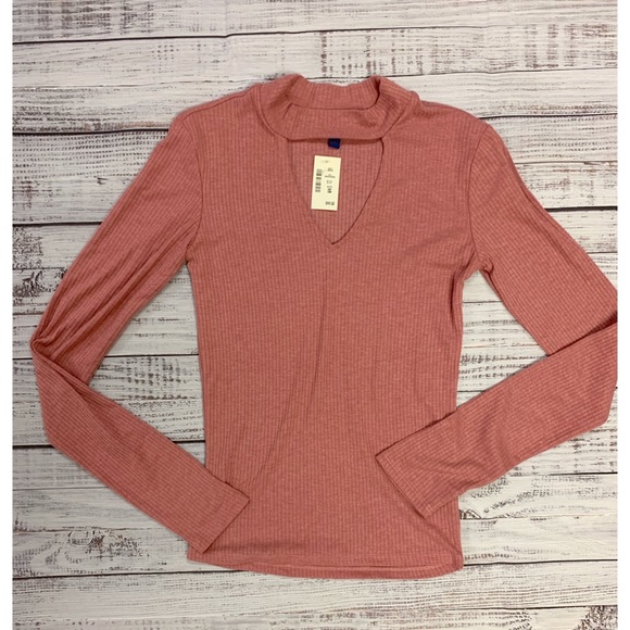 Aeropostale Tops - Keyhole long sleeve tee!